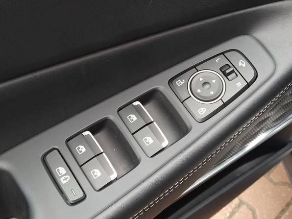 Hyundai Santa Fe IV Рестайлинг с пробегом 2023 года, цена 3 889 000 рублей, 78312 км, внедорожник, Автокод Объявления