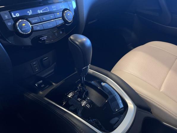 Nissan Qashqai II с пробегом 2016 года, цена 2 045 000 рублей, 27673 км, внедорожник, Автокод Объявления