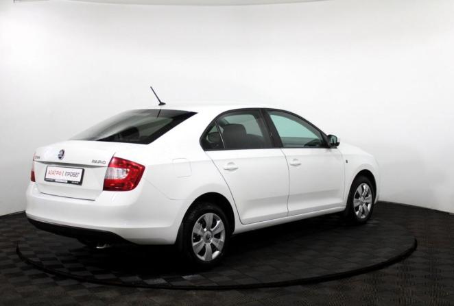 Skoda Rapid I с пробегом 2016 года, цена 900 000 рублей, 216810 км, лифтбек, Автокод Объявления