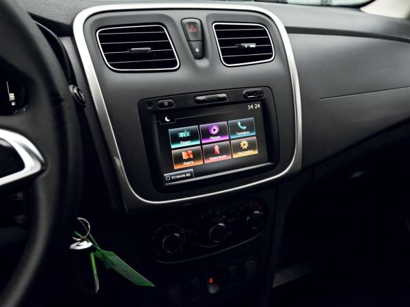 Renault Logan II Рестайлинг с пробегом 2020 года, цена 1 249 000 рублей, 66500 км, седан, Автокод Объявления
