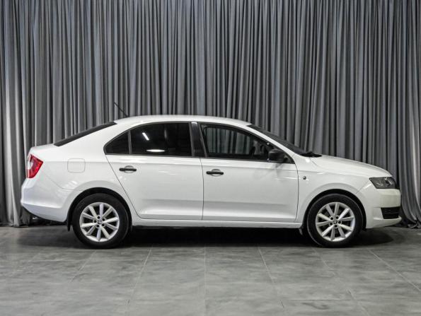 Skoda Rapid I с пробегом 2015 года, цена 749 000 рублей, 203930 км, лифтбек, Автокод Объявления