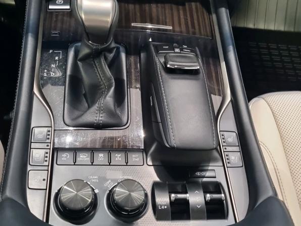 Lexus LX III Рестайлинг 2 с пробегом 2015 года, цена 7 990 000 рублей, 75000 км, внедорожник, Автокод Объявления