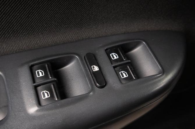 Skoda Octavia II (A5) Рестайлинг с пробегом 2012 года, цена 999 000 рублей, 211000 км, лифтбек, Автокод Объявления