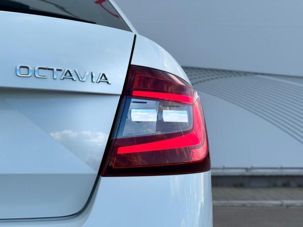 Skoda Octavia III (A7) Рестайлинг с пробегом 2018 года, цена 2 210 000 рублей, 70279 км, лифтбек, Автокод Объявления