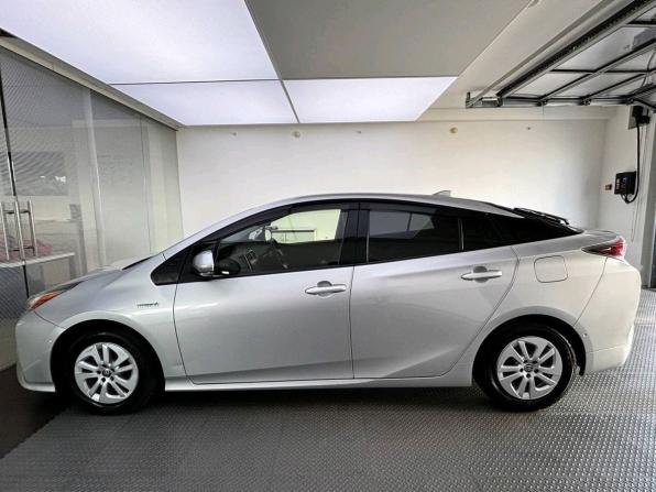 Toyota Prius IV (XW50) с пробегом 2017 года, цена 1 680 000 рублей, 152000 км, лифтбек, Автокод Объявления