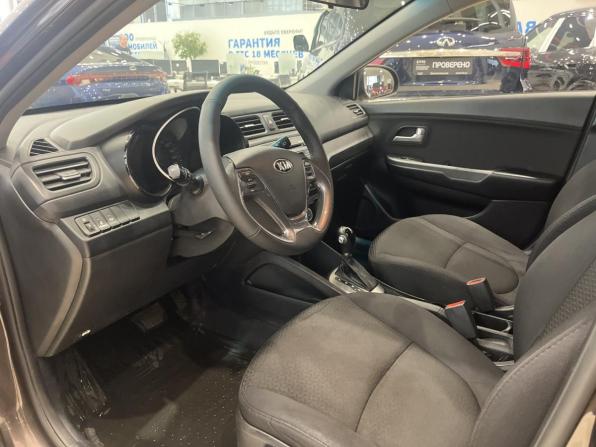 Kia Rio III Рестайлинг с пробегом 2015 года, цена 1 080 000 рублей, 98437 км, хэтчбек, Автокод Объявления