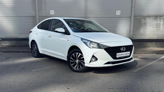 Hyundai Solaris II Рестайлинг с пробегом 2021 года, цена 1 349 000 рублей, 50713 км, седан, Автокод Объявления