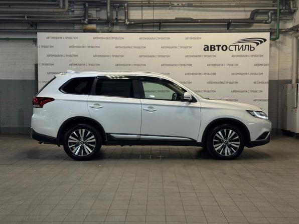Mitsubishi Outlander III Рестайлинг 3 с пробегом 2019 года, цена 1 899 000 рублей, 126000 км, внедорожник, Автокод Объявления