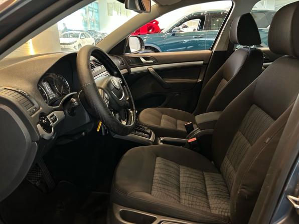 Skoda Octavia II (A5) Рестайлинг с пробегом 2011 года, цена 936 909 рублей, 183659 км, лифтбек, Автокод Объявления
