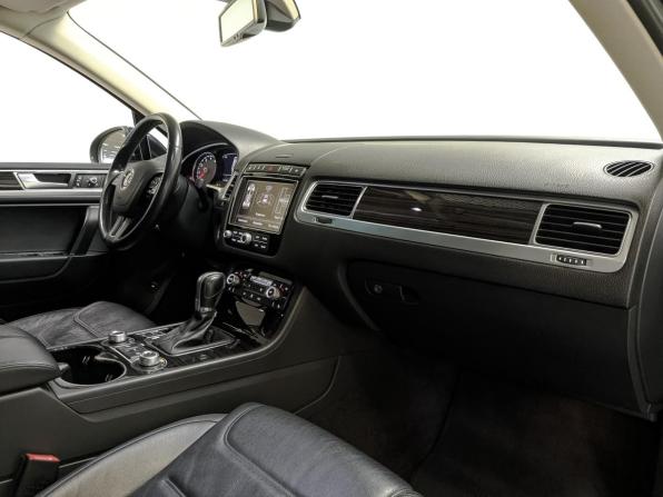 Volkswagen Touareg II Рестайлинг с пробегом 2015 года, цена 2 795 000 рублей, 111057 км, внедорожник, Автокод Объявления