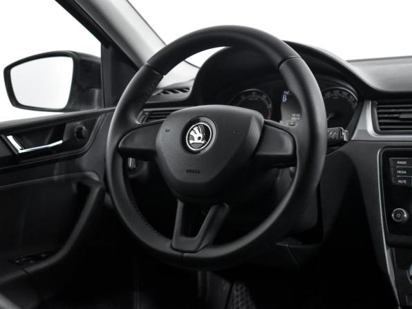 Skoda Rapid I Рестайлинг с пробегом 2018 года, цена 1 230 000 рублей, 88227 км, лифтбек, Автокод Объявления