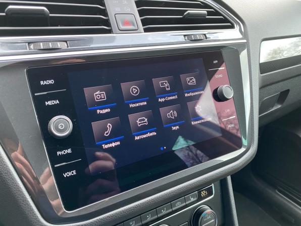 Volkswagen Tiguan II с пробегом 2019 года, цена 2 369 000 рублей, 99517 км, внедорожник, Автокод Объявления