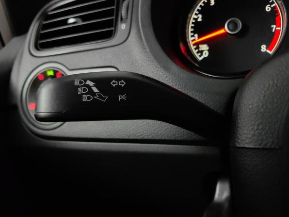 Volkswagen Polo V Рестайлинг с пробегом 2017 года, цена 1 398 000 рублей, 49000 км, седан, Автокод Объявления