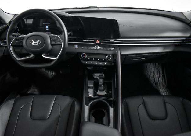 Hyundai Elantra VII (CN7) Рестайлинг с пробегом 2024 года, цена 2 127 890 рублей, 39670 км, седан, Автокод Объявления