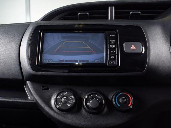 Toyota Vitz III (XP130) Рестайлинг 2 с пробегом 2017 года, цена 929 999 рублей, 67917 км, хэтчбек, Автокод Объявления