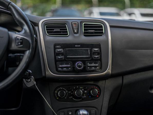 Renault Logan II с пробегом 2018 года, цена 665 000 рублей, 189733 км, седан, Автокод Объявления