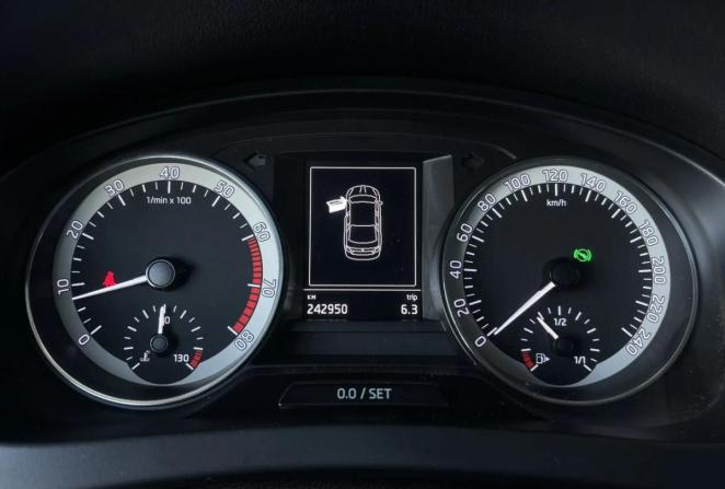 Skoda Rapid I с пробегом 2017 года, цена 895 000 рублей, 242943 км, лифтбек, Автокод Объявления