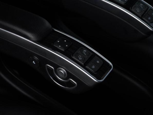 Mercedes-Benz V-Класс III (W447) Рестайлинг с пробегом 2022 года, цена 6 399 050 рублей, 65597 км, минивэн, Автокод Объявления