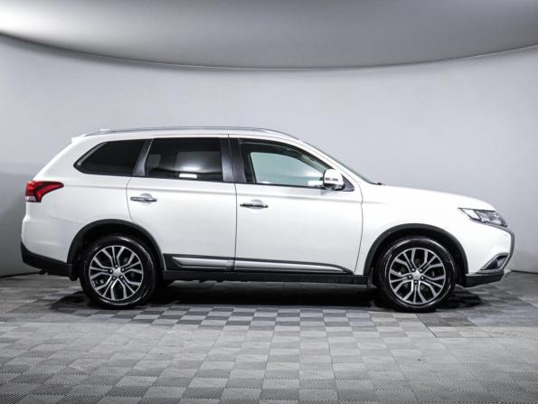 Mitsubishi Outlander III Рестайлинг 2 с пробегом 2018 года, цена 2 250 000 рублей, 113802 км, внедорожник, Автокод Объявления