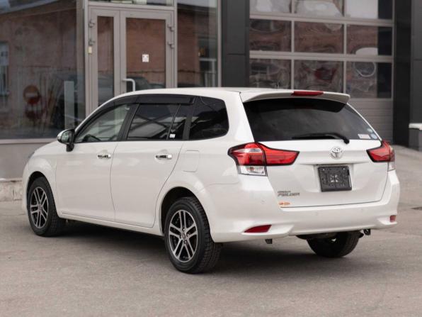 Toyota Corolla XI (E160 E170) Рестайлинг 2 с пробегом 2018 года, цена 1 300 000 рублей, 77832 км, универсал, Автокод Объявления