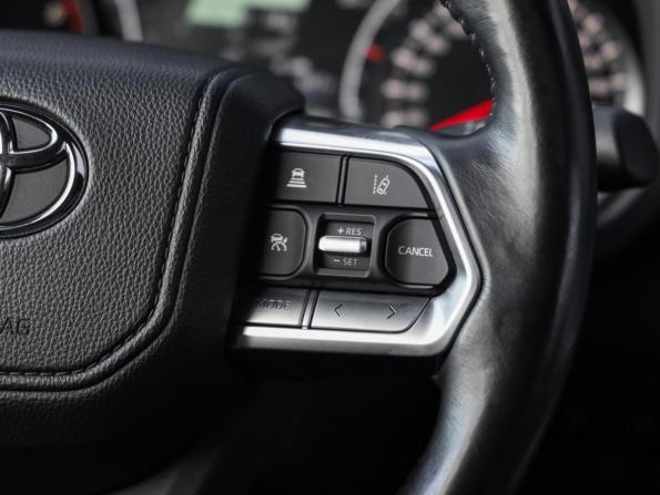 Toyota Land Cruiser 300 Series с пробегом 2022 года, цена 9 299 000 рублей, 51215 км, внедорожник, Автокод Объявления