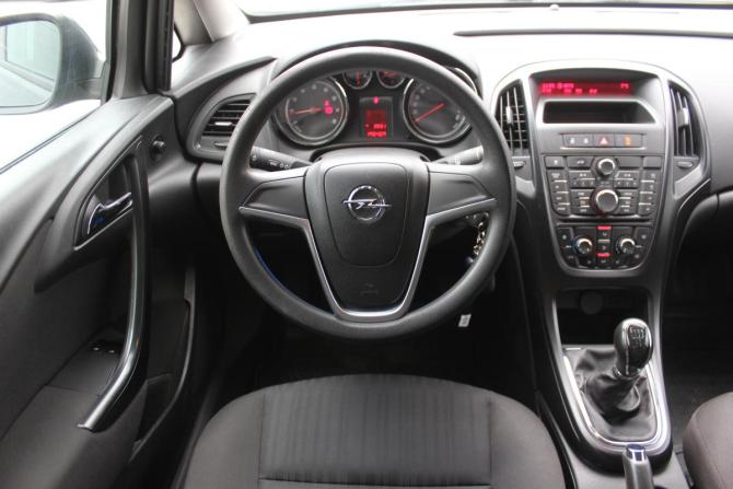 Opel Astra J Рестайлинг с пробегом 2014 года, цена 817 000 рублей, 195352 км, седан, Автокод Объявления