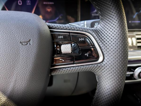 Hongqi HS5 I Рестайлинг с пробегом 2023 года, цена 3 200 000 рублей, 12309 км, внедорожник, Автокод Объявления