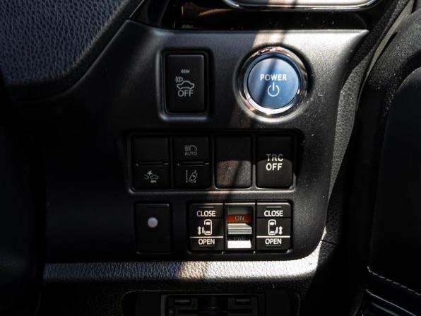 Toyota Esquire I Рестайлинг с пробегом 2018 года, цена 2 310 000 рублей, 93411 км, минивэн, Автокод Объявления