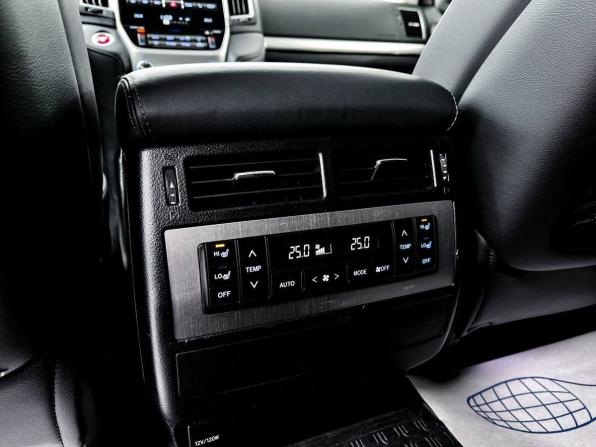 Toyota Land Cruiser 200 Series Рестайлинг 2 с пробегом 2019 года, цена 8 900 000 рублей, 84093 км, внедорожник, Автокод Объявления