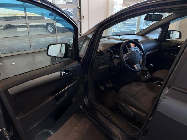 Opel Zafira B Рестайлинг с пробегом 2009 года, цена 522 000 рублей, 234808 км, компактвэн, Автокод Объявления