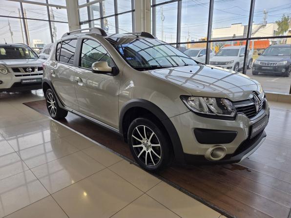 Renault Sandero II с пробегом 2015 года, цена 959 000 рублей, 69574 км, хэтчбек, Автокод Объявления
