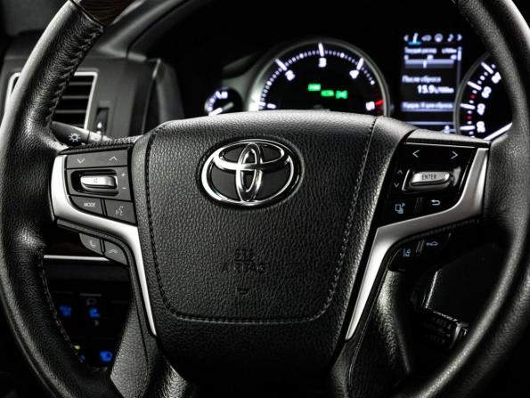 Toyota Land Cruiser 200 Series Рестайлинг 2 с пробегом 2017 года, цена 5 990 000 рублей, 195000 км, внедорожник, Автокод Объявления