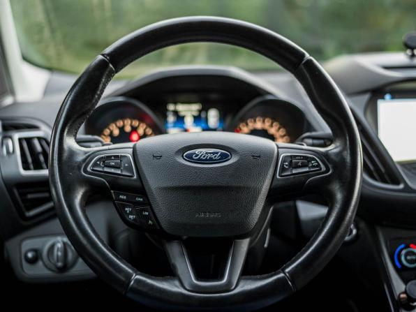 Ford Kuga II Рестайлинг с пробегом 2017 года, цена 1 390 000 рублей, 180505 км, внедорожник, Автокод Объявления
