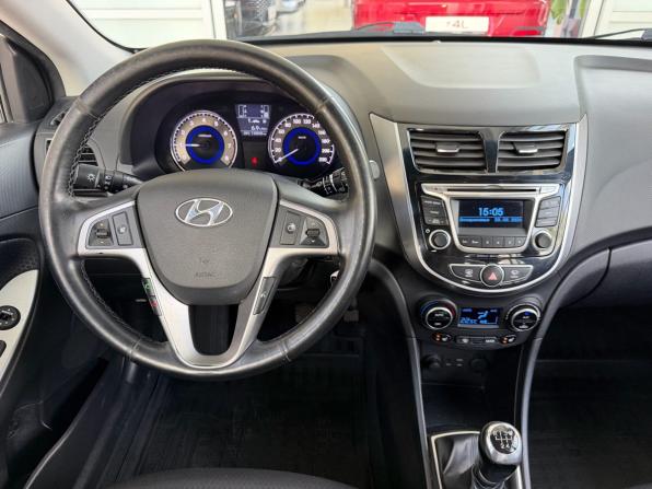 Hyundai Solaris I Рестайлинг с пробегом 2016 года, цена 950 000 рублей, 113000 км, хэтчбек, Автокод Объявления