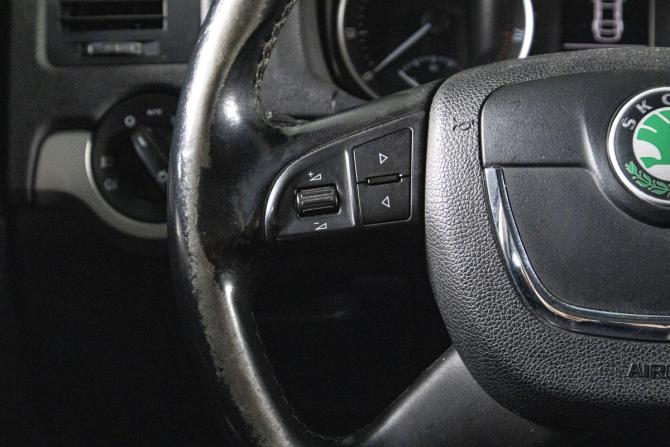Skoda Octavia II (A5) Рестайлинг с пробегом 2012 года, цена 899 000 рублей, 160000 км, лифтбек, Автокод Объявления
