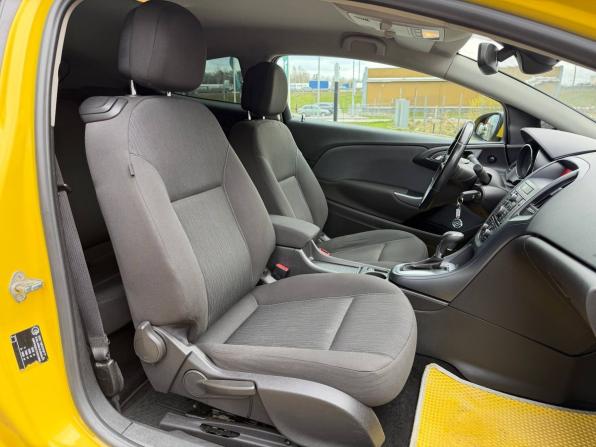 Opel Astra J Рестайлинг с пробегом 2012 года, цена 625 000 рублей, 267300 км, хэтчбек, Автокод Объявления