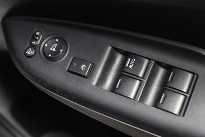 Honda Fit III Рестайлинг с пробегом 2013 года, цена 959 000 рублей, 86600 км, хэтчбек, Автокод Объявления
