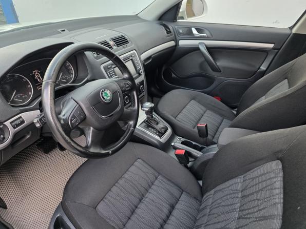 Skoda Octavia II (A5) Рестайлинг с пробегом 2013 года, цена 750 000 рублей, 243150 км, лифтбек, Автокод Объявления