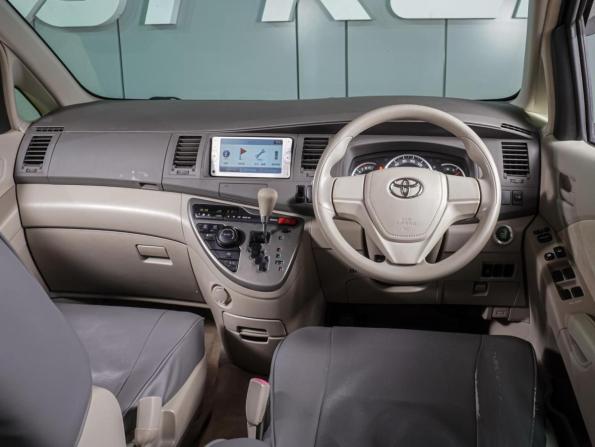 Toyota ISis I Рестайлинг с пробегом 2013 года, цена 1 219 000 рублей, 162880 км, компактвэн, Автокод Объявления