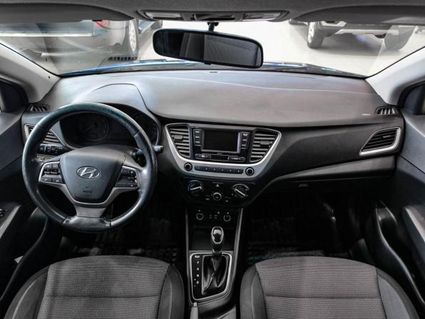 Hyundai Solaris II с пробегом 2017 года, цена 1 095 000 рублей, 211171 км, седан, Автокод Объявления