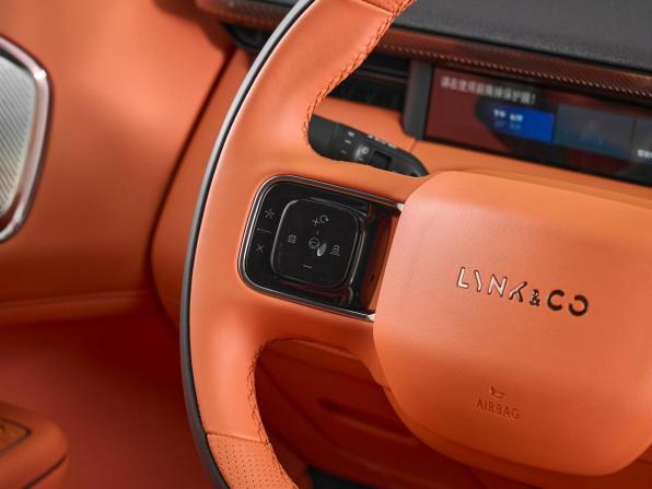 Lynk &amp; Co 900 с пробегом 2025 года, цена 7 815 000 рублей, 5 км, внедорожник, Автокод Объявления