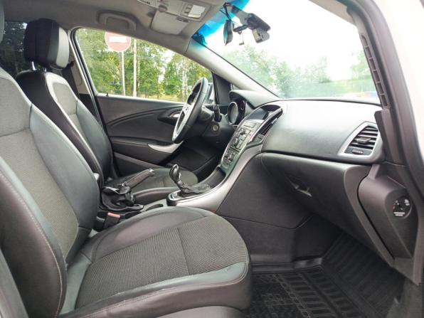 Opel Astra J Рестайлинг с пробегом 2012 года, цена 426 000 рублей, 401667 км, седан, Автокод Объявления