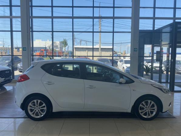 Kia Ceed II с пробегом 2013 года, цена 1 065 000 рублей, 140942 км, хэтчбек, Автокод Объявления