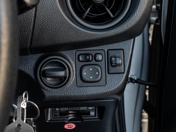 Toyota Vitz III (XP130) Рестайлинг 2 с пробегом 2017 года, цена 990 000 рублей, 75538 км, хэтчбек, Автокод Объявления
