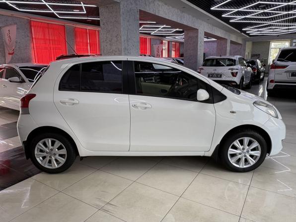 Toyota Yaris II Рестайлинг с пробегом 2010 года, цена 665 000 рублей, 97969 км, хэтчбек, Автокод Объявления