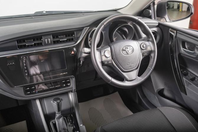 Toyota Auris II Рестайлинг с пробегом 2016 года, цена 1 649 000 рублей, 20000 км, хэтчбек, Автокод Объявления