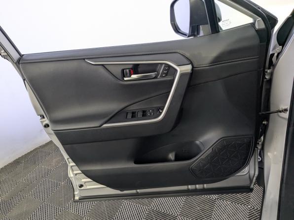 Toyota RAV4 V (XA50) с пробегом 2021 года, цена 3 350 000 рублей, 93687 км, внедорожник, Автокод Объявления
