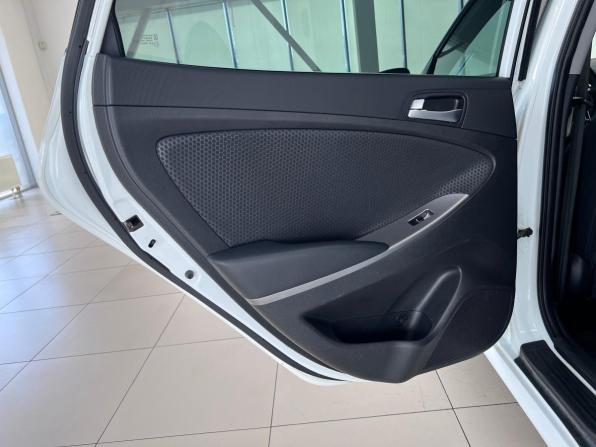 Hyundai Solaris I Рестайлинг с пробегом 2015 года, цена 1 090 000 рублей, 97970 км, хэтчбек, Автокод Объявления