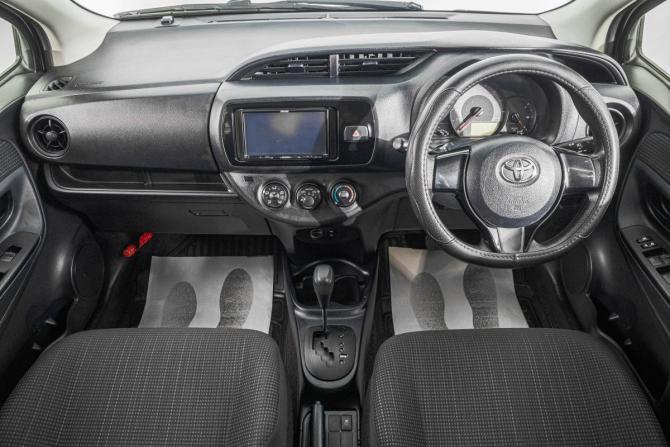 Toyota Vitz III (XP130) Рестайлинг 2 с пробегом 2017 года, цена 939 000 рублей, 156900 км, хэтчбек, Автокод Объявления