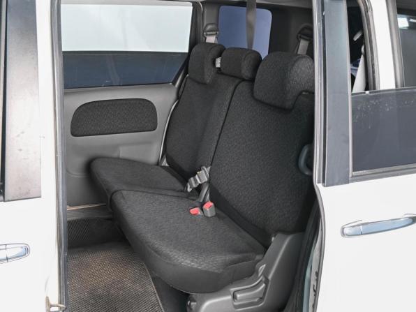 Toyota Sienta I Рестайлинг 2 с пробегом 2012 года, цена 949 000 рублей, 120249 км, компактвэн, Автокод Объявления